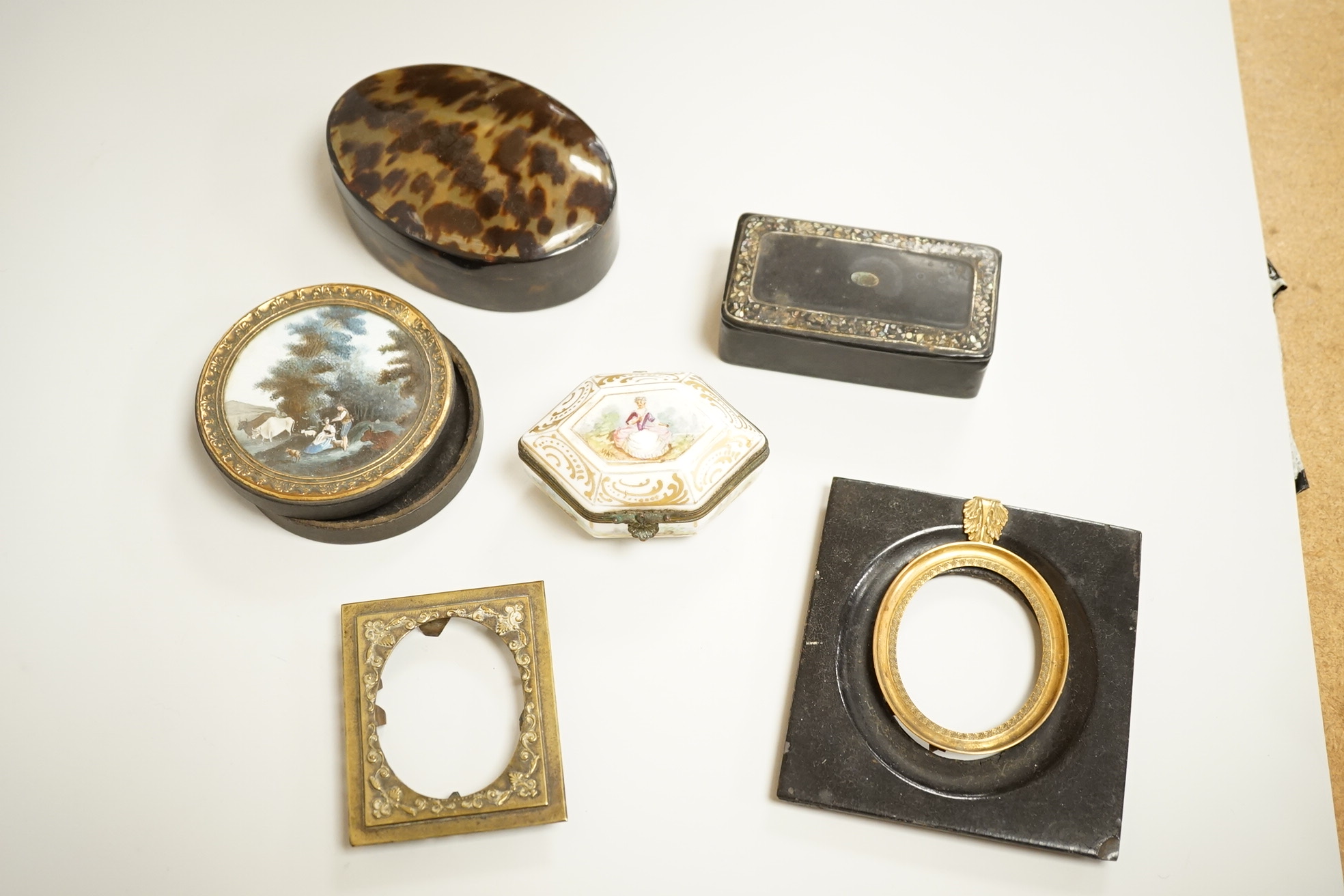 A collection of 19th century and later snuff and pill boxes, a silhouette frame and a gilt metal frame